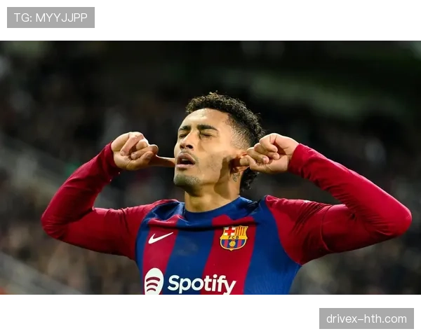 拉菲尼亚诺坎普首秀惊艳全场，点燃巴萨球迷热情