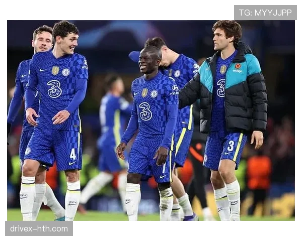 恩佐 vs 克罗斯:出球能力与中场组织效率对比 恩佐 vs 克罗斯:出球能力与中场组织效率对比