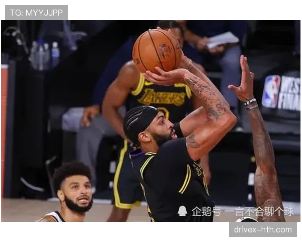 卡里姆·阿卜杜尔-贾巴尔的高效低位单打助湖人确立内线统治地位